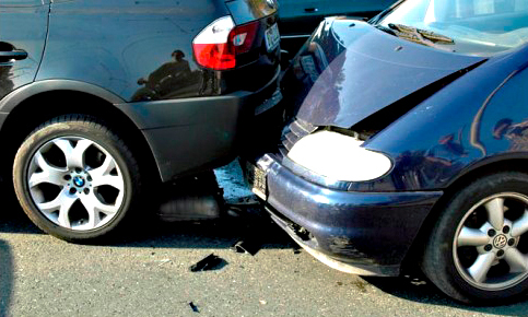 Kollisionon zwischen zwei Autos